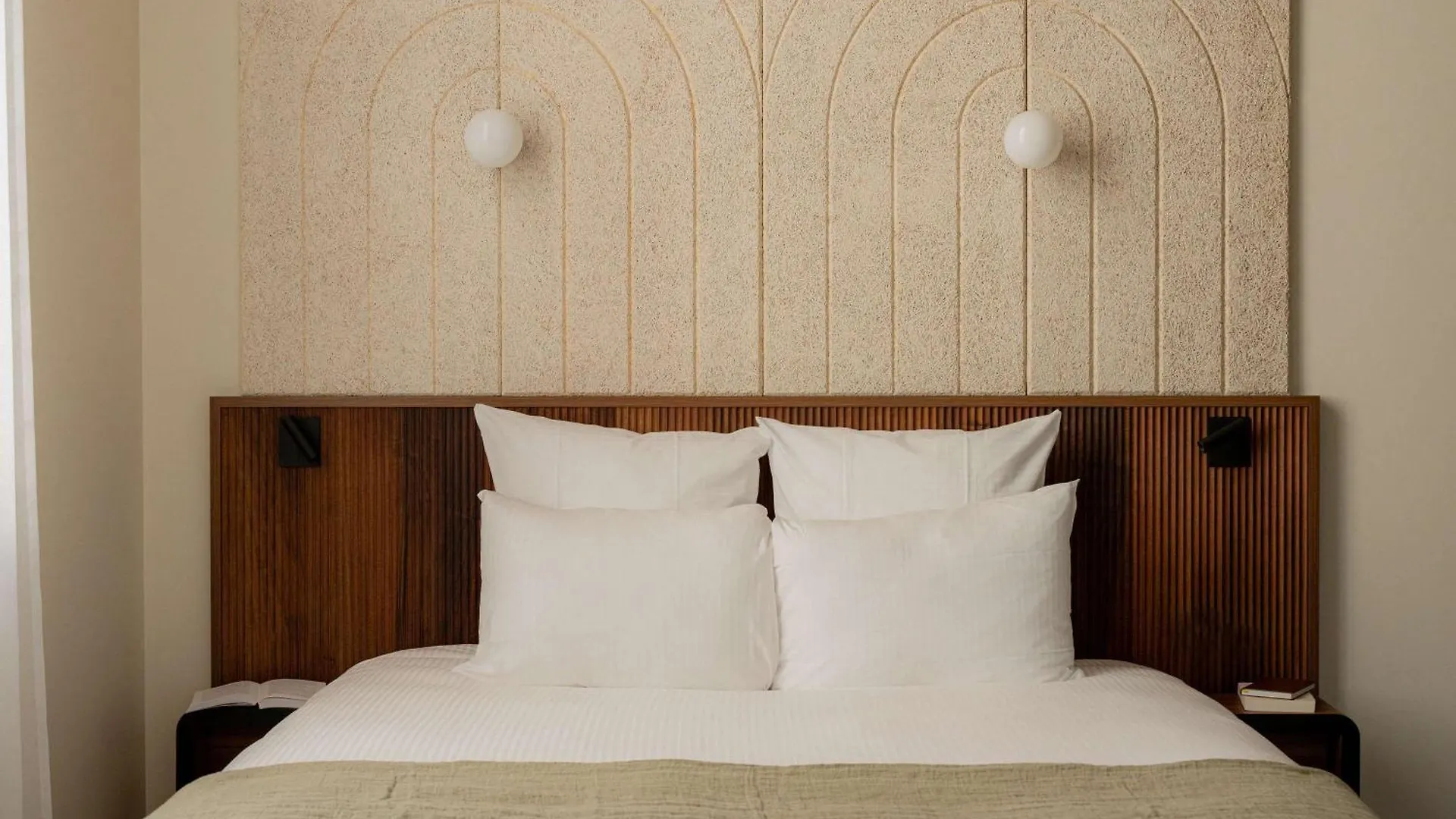 Hotel Fort St Laurent Lyon - Handwritten Collection 4*,  Francie